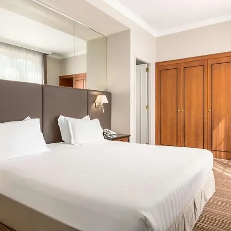 Hotell Nh Carrefour De L'europe