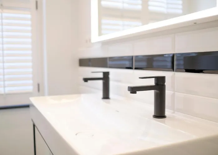 公寓 Fabulous In Chatelain Area