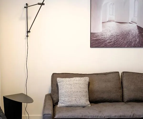 Fabulous In Chatelain Area Apartment