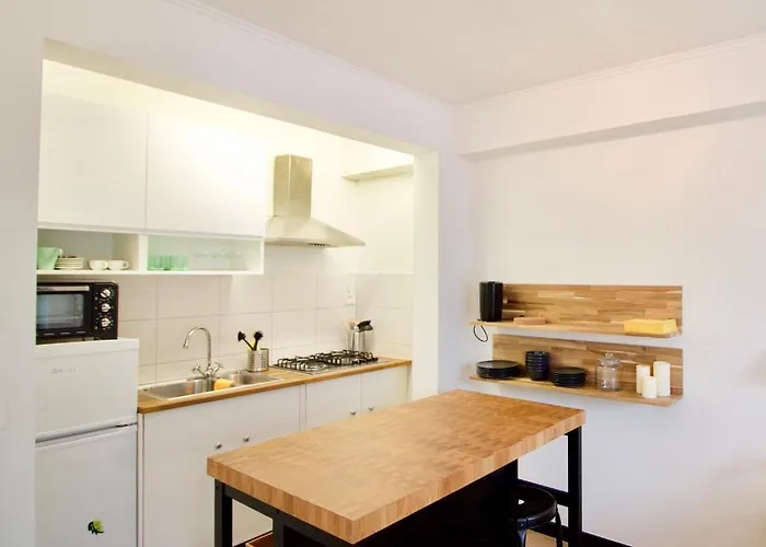 Splendid & Cosy Studio - Perfect Location 'stephanie-louise Area'