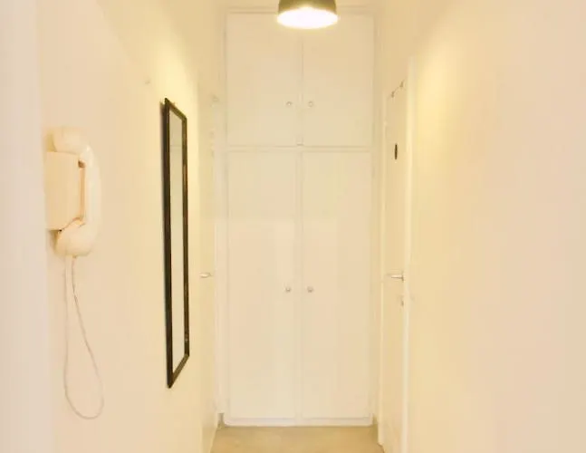 Splendid & Cosy Studio - Perfect Location 'stephanie-louise Area'