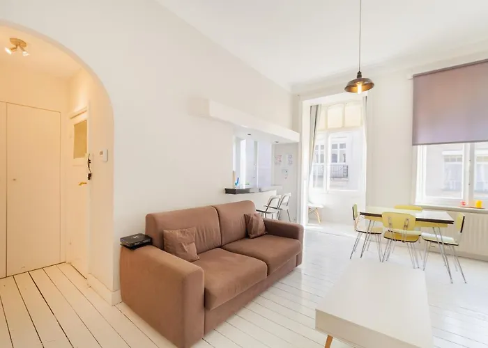 Felix Delhasse Apartment