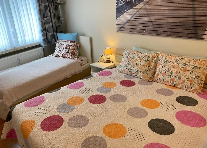 One-bedroom Near Atomium Apartment