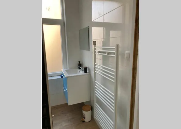 Magnifique Au 2eme Etage, A Proximite De La Gare Du Midi!