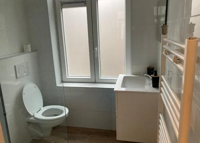 Magnifique Au 2eme Etage, A Proximite De La Gare Du Midi!