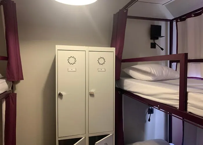 Safestay Grand Place 3*