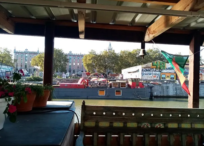 ספינת מלון Edouard Boat