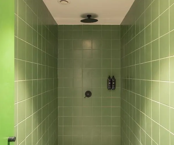 Latroupe Grand Place * בריסל