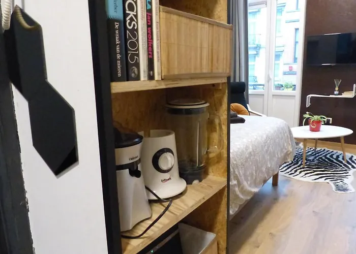 Superbe Au 1er Etage, Proche De La Gare Du Midi