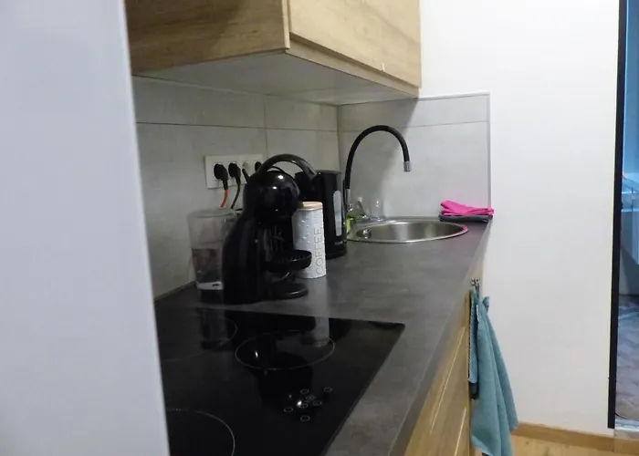 Superbe Au 1er Etage, Proche De La Gare Du Midi *