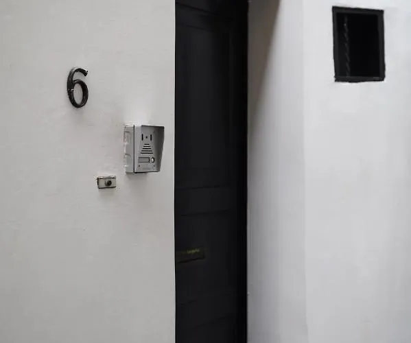 Charming House In Le Sablon Bruxelles