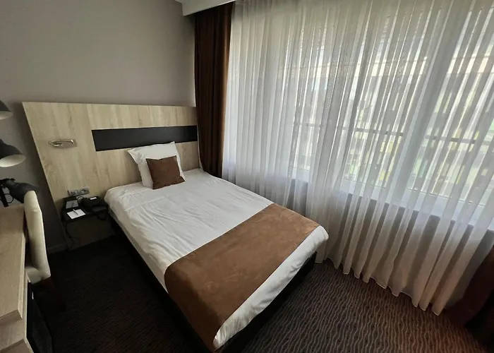 Western Royal Centre