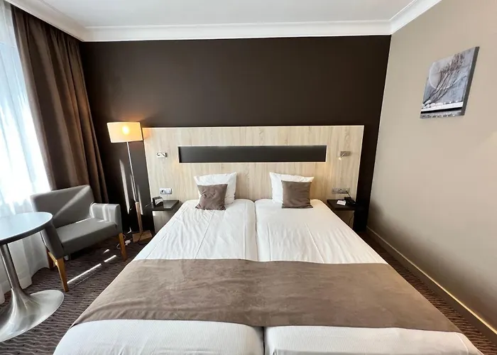 Western Royal Centre Hotel 3*