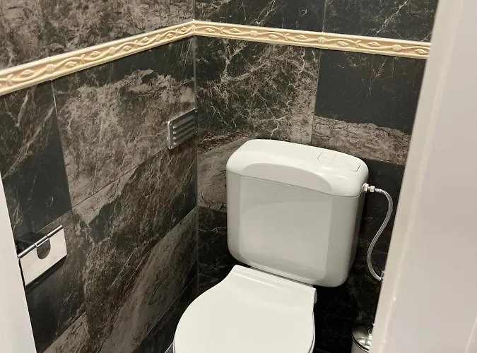 Cosy With Canal View בריסל