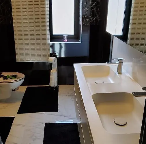 Deluxe Au 2eme Etage, Double Au 4eme Etage Not A Homestay *