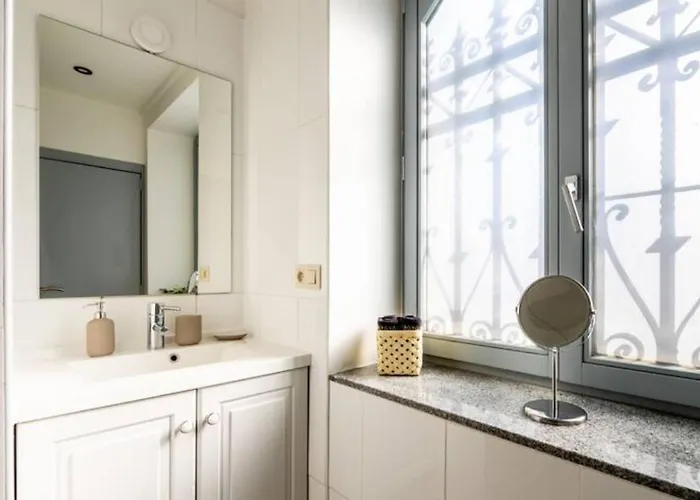 Manoir Bel Horizon Avec Grand Jardin Et Parking Prive Brüssel