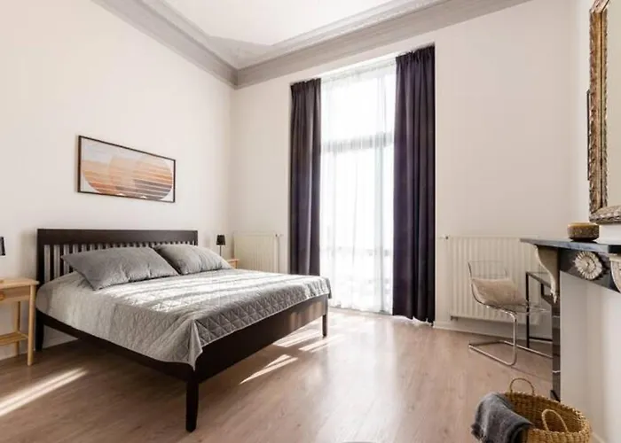 Ferienhaus Manoir Bel Horizon Avec Grand Jardin Et Parking Prive Brüssel