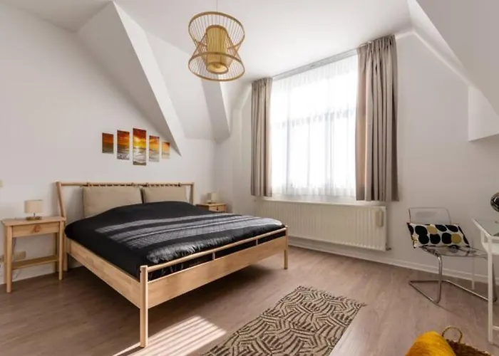 Manoir Bel Horizon Avec Grand Jardin Et Parking Prive Βρυξέλλες