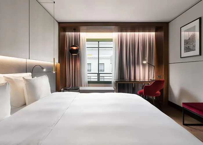 מלון Radisson Collection Grand Place