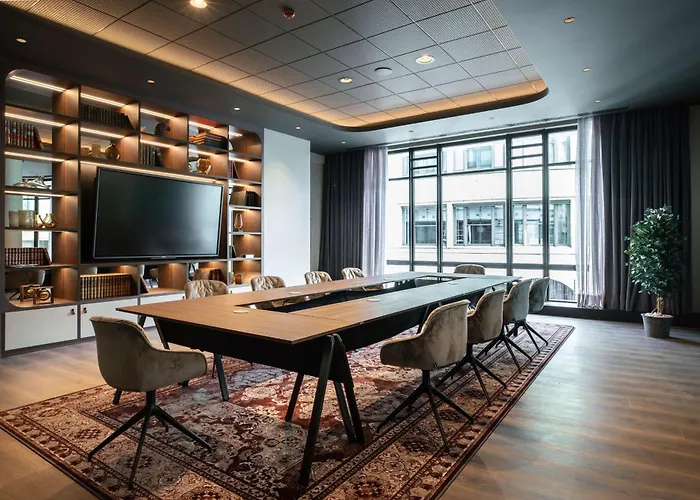 מלון Radisson Collection Grand Place 5*