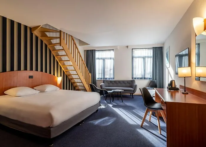 Aris Grand Place Hotel