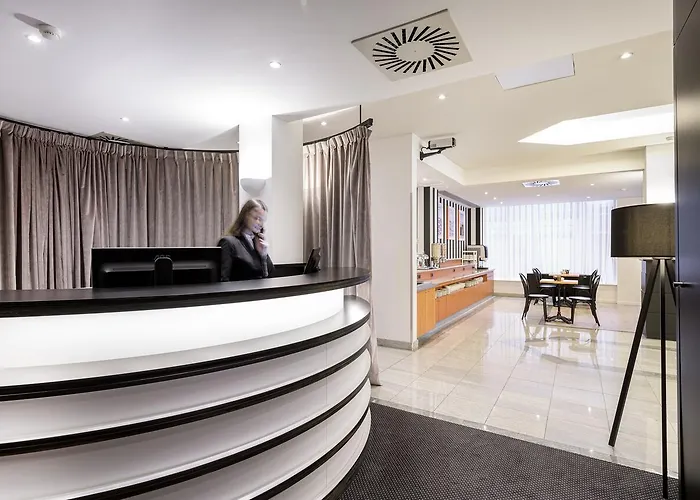 Hotel Aris Grand Place 3*