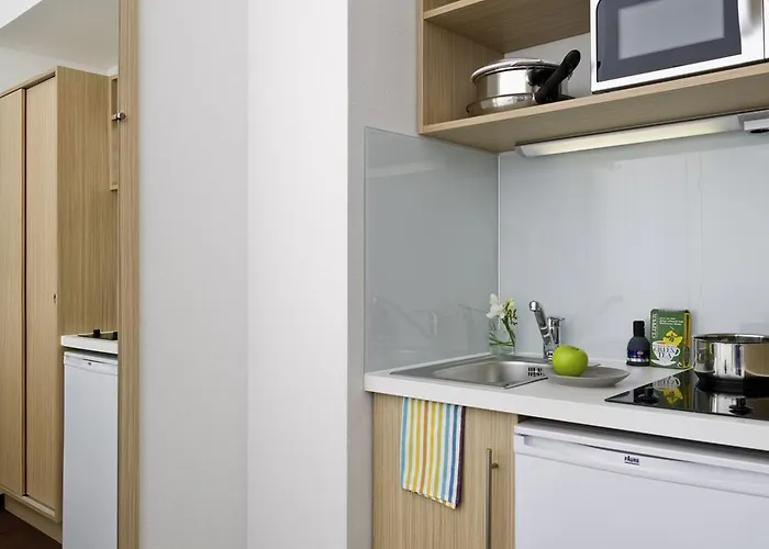 布鲁塞尔欧洲阿德吉奥阿克瑟斯公寓式酒店 2* 布鲁塞尔