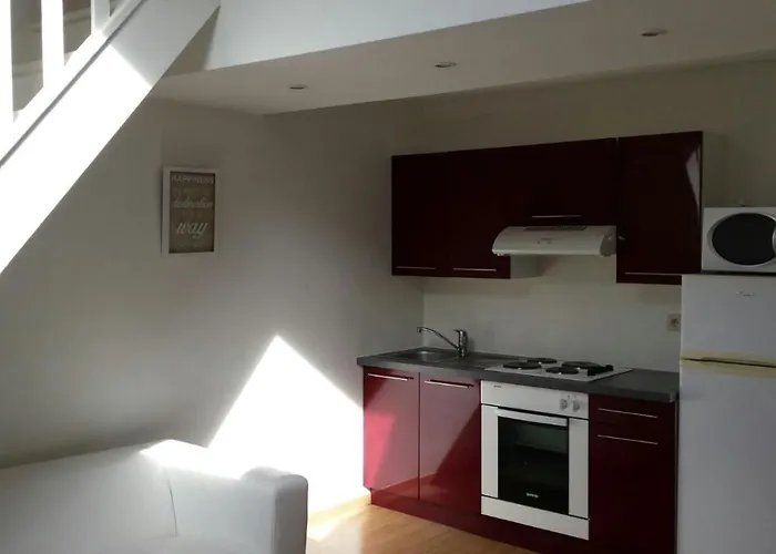 아파트 Duplex Sleeps 4 *