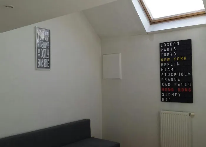 아파트 Duplex Sleeps 4 *