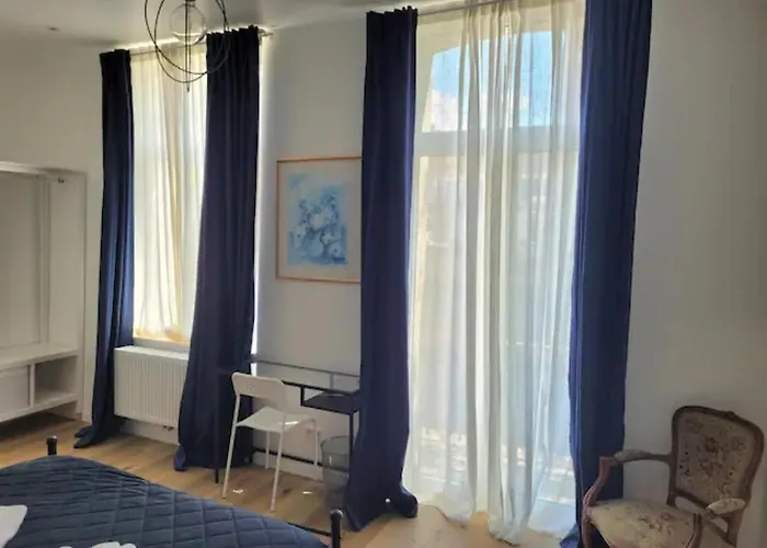 Гостевой дом Brand New Iris With Private Bathroom And Balcony Брюссель