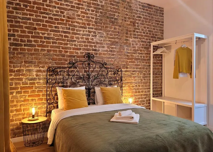 Brand New Iris With Private Bathroom And Balcony 招待所 4*