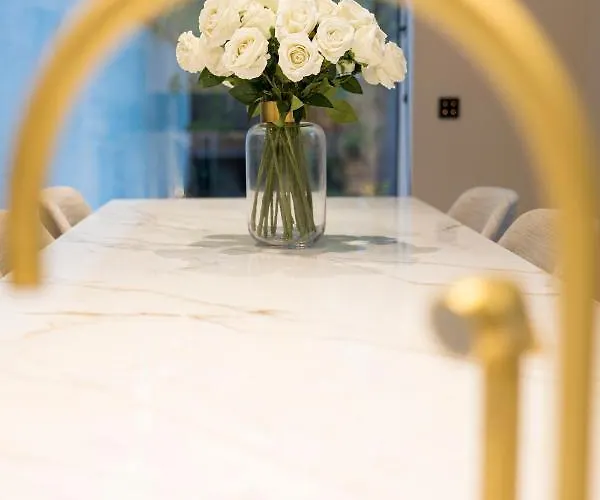 דירה Luxury 3 Bedrooms Townhouse In Perfect Location *