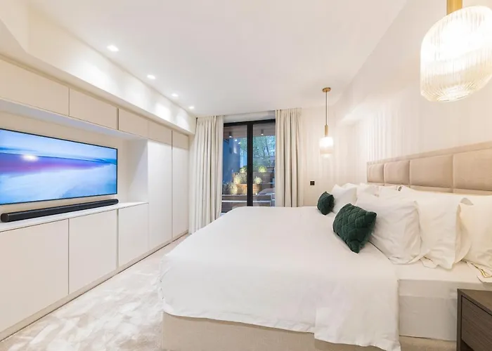 דירה Luxury 3 Bedrooms Townhouse In Perfect Location בריסל