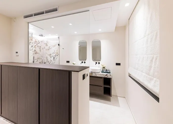 Luxury 3 Bedrooms Townhouse In Perfect Location בריסל