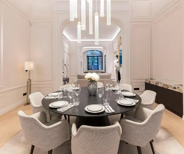 Luxury 3 Bedrooms Townhouse In Perfect Location דירה *