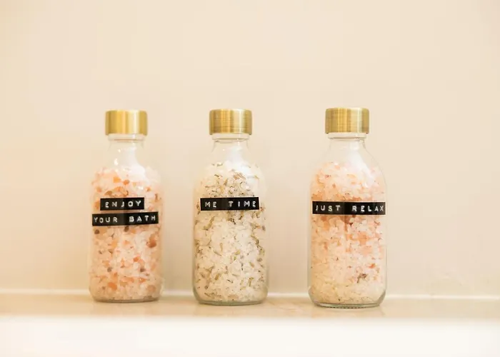 Luxury 3 Bedrooms Townhouse In Perfect Location *