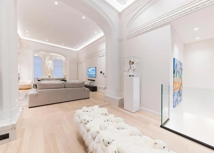 Luxury 3 Bedrooms Townhouse In Perfect Location דירה בריסל