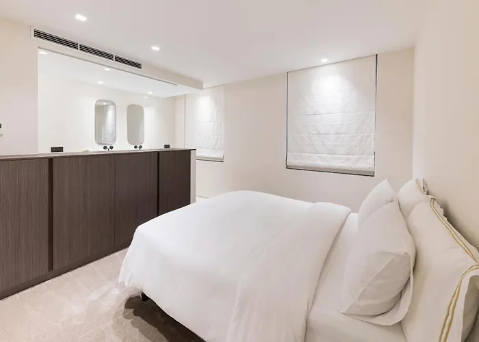 Luxury 3 Bedrooms Townhouse In Perfect Location