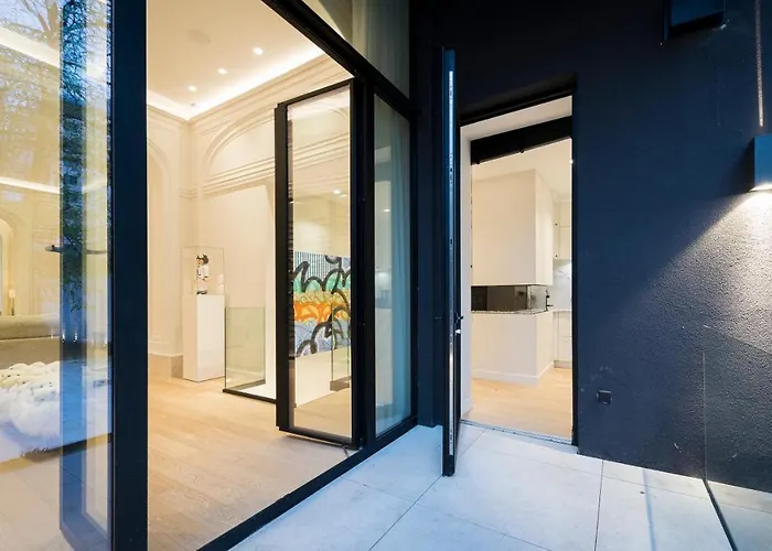 Luxury 3 Bedrooms Townhouse In Perfect Location