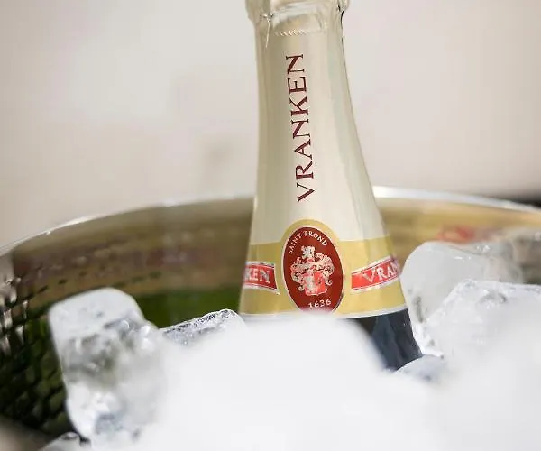 Luxury 3 Bedrooms Townhouse In Perfect Location בריסל