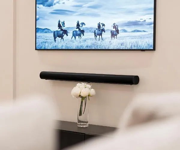 Luxury 3 Bedrooms Townhouse In Perfect Location דירה בריסל