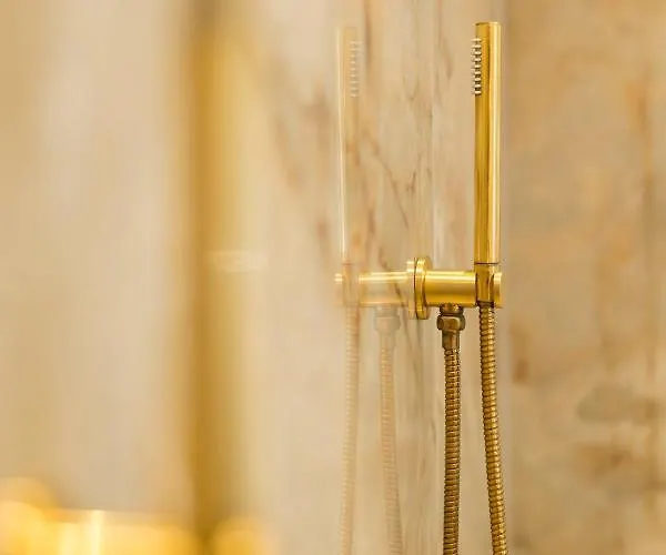 Luxury 3 Bedrooms Townhouse In Perfect Location בריסל