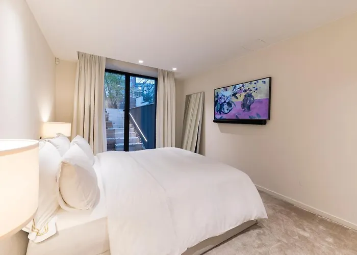 Luxury 3 Bedrooms Townhouse In Perfect Location דירה