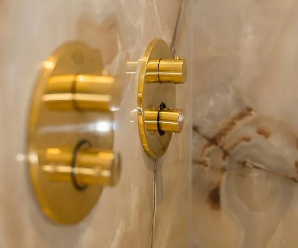 Luxury 3 Bedrooms Townhouse In Perfect Location