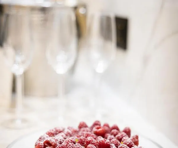 Luxury 3 Bedrooms Townhouse In Perfect Location * בריסל