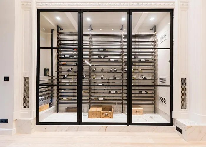 Luxury 3 Bedrooms Townhouse In Perfect Location * בריסל