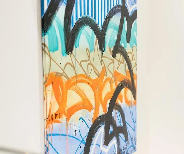 Luxury 3 Bedrooms Townhouse In Perfect Location בריסל