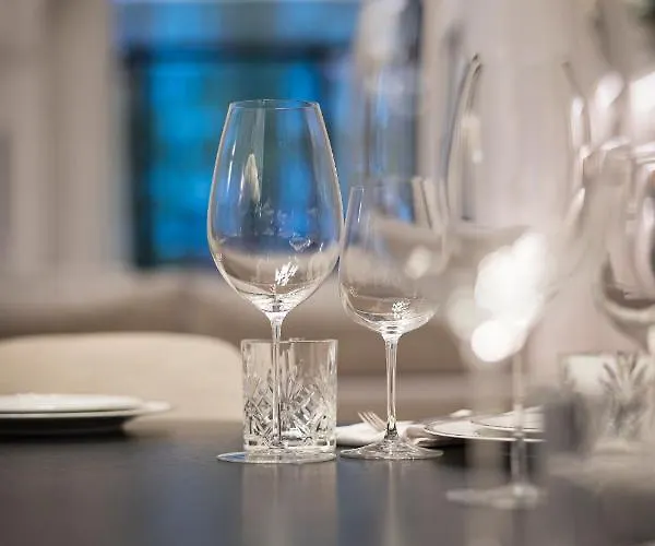 Luxury 3 Bedrooms Townhouse In Perfect Location דירה *