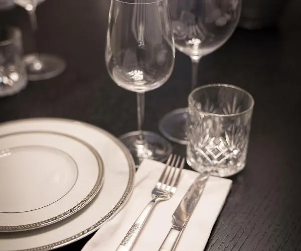 Luxury 3 Bedrooms Townhouse In Perfect Location *