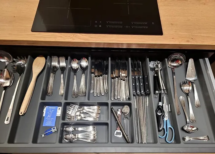 Brand New Iris With Private Bathroom And Balcony 布鲁塞尔